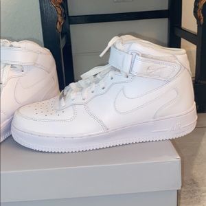 MENS Nike Air Force mid casual shoes.